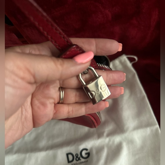 D&G Red Leather Top Zip Camera Shoulder BagW/Dust bag - Picture 2 of 16